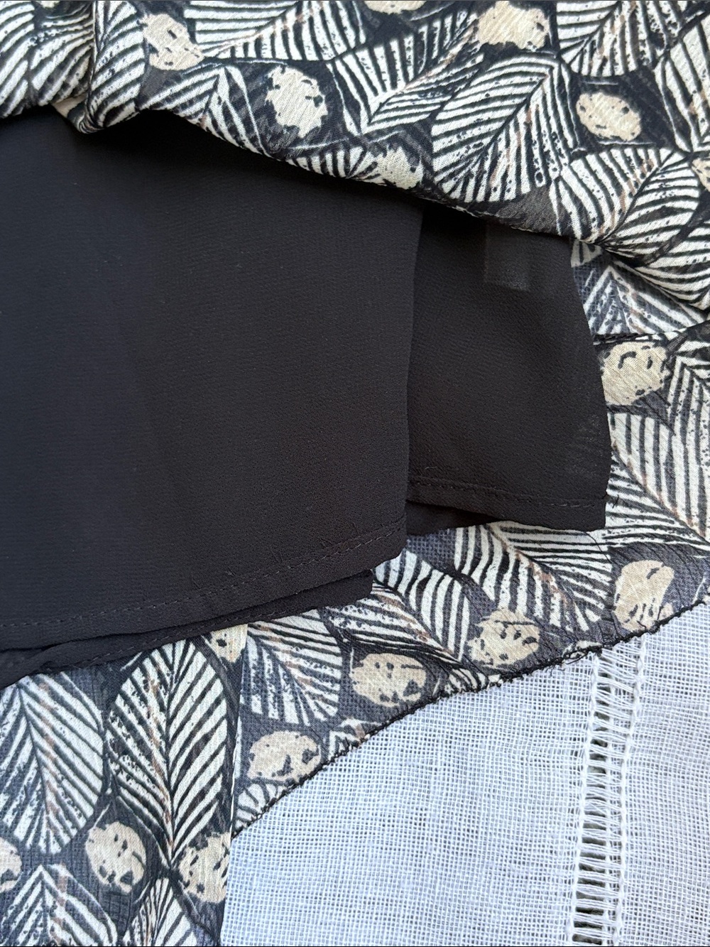 Sigrid Olsen black and white leaf print midi skirt. - Picture 10 of 13